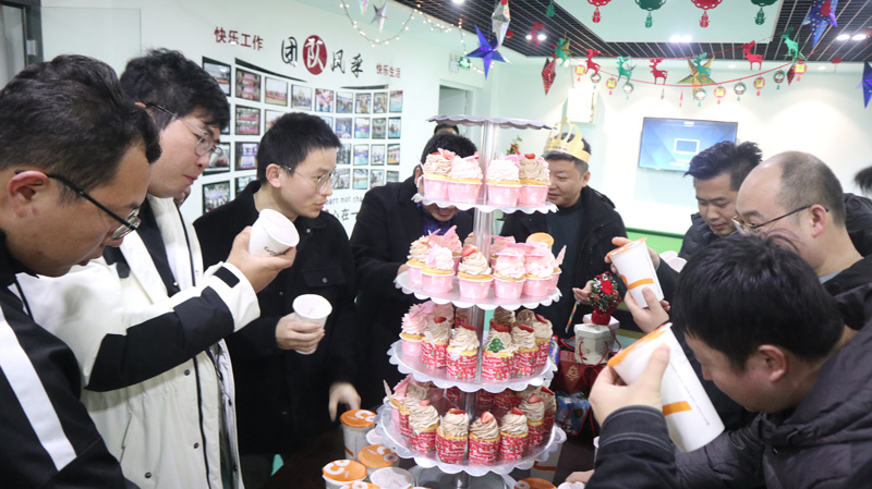 繽紛平安夜，歡樂圣誕節(jié) | 寶開舉辦第四季度員工集體生日會(huì)